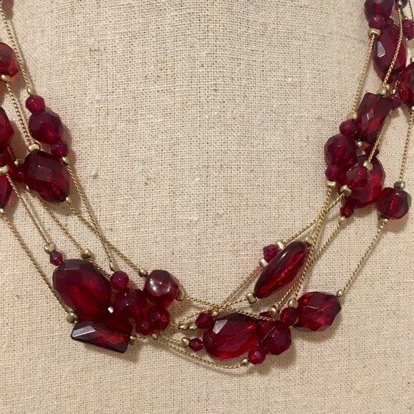 Vintage red glass bead & gold chain necklace - Picture 2 of 3